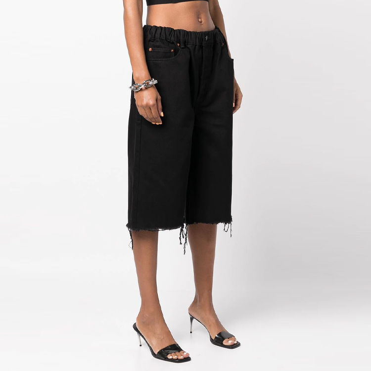 Shop (W) アレキサンダーワン ディストレスト ブラック デニム ショーツ 4DC4214035-001