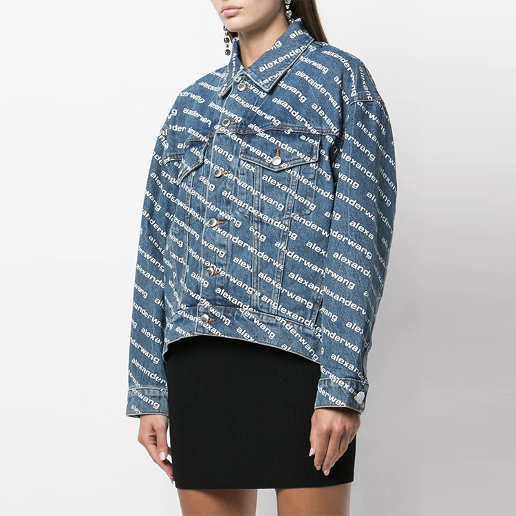 Shop (W) 알렉산더 왕 FW21 올오버 로고 프린트 데님 재킷 여성 블루 520 4DC3212006-460