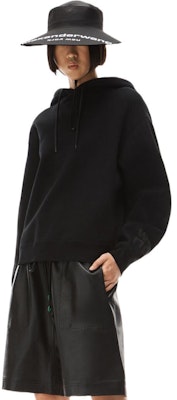 (W) 알렉산더왕 FW21 오버사이즈 로고 후드 여성용 블랙 풀오버 스웨트셔츠. 4CC3212053-001 Lookbook (W) 알렉산더왕 FW21 오버사이즈 로고 후드 여성용 블랙 풀오버 스웨트셔츠. 4CC3212053-001