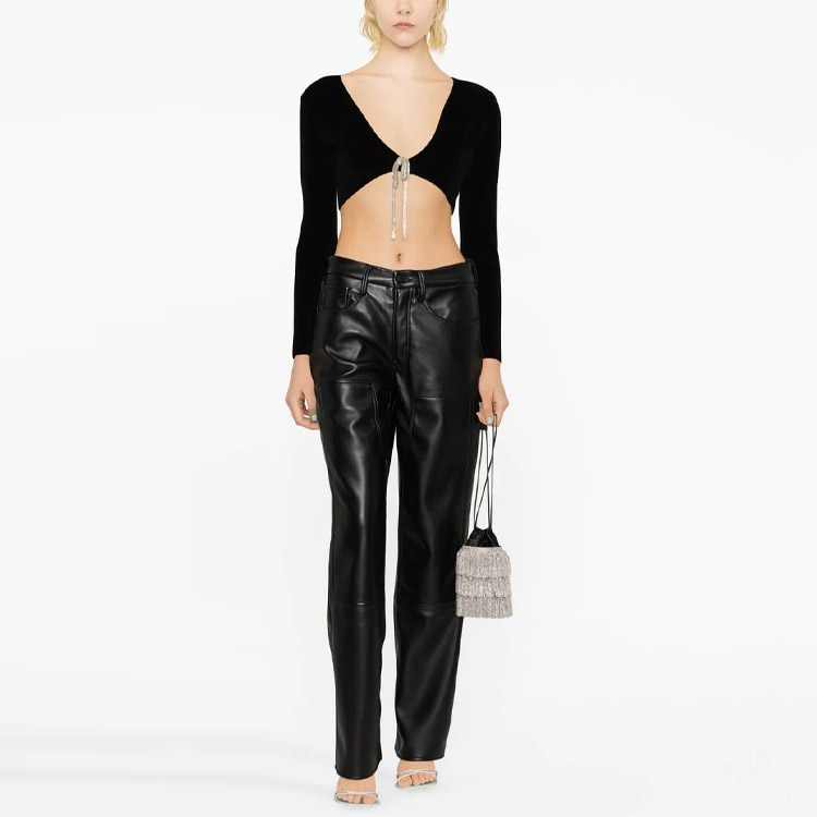 Lookbook (W) 알렉산더 왕 FW22 블랙 크리스탈 장식 니트 크롭 가디건. 1KC1233033-001