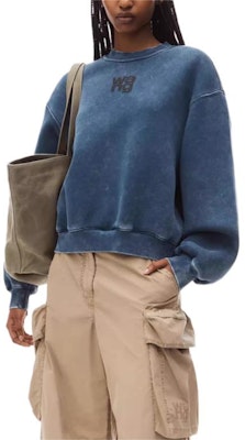 (W) 알렉산더왕 FW24 로고 크루넥 풀오버 스웨트셔츠 애시드 워시 블랙. 4CC3241518424A Lookbook (W) 알렉산더왕 FW24 로고 크루넥 풀오버 스웨트셔츠 애시드 워시 블랙. 4CC3241518424A