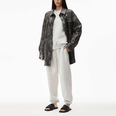 (W) 亚历山大王 SS22 黑色复古皮革长袖衬衫夹克 1WC1223176-001 Lookbook (W) 亚历山大王 SS22 黑色复古皮革长袖衬衫夹克 1WC1223176-001