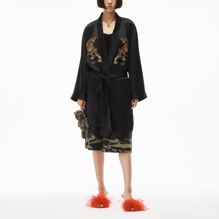 Lookbook (W) Alexander Wang SS22 黑色絲質虎頭刺繡外套 1WC1221581-001