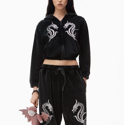 (W) 알렉산더 왕 SS24 크롭 크리스탈 드래곤 후디 재킷 블랙 1CC12425190-95A Lookbook (W) 알렉산더 왕 SS24 크롭 크리스탈 드래곤 후디 재킷 블랙 1CC12425190-95A