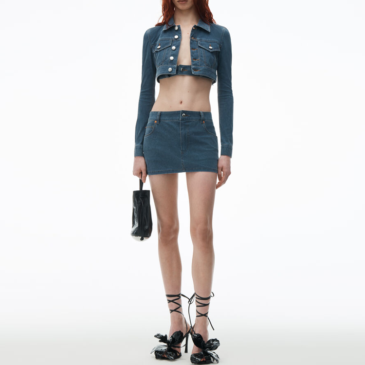 Lookbook (W) 亚历山大王SS24极简风洗水标志牛仔裙女款-深蓝色 1CC2245290-406A