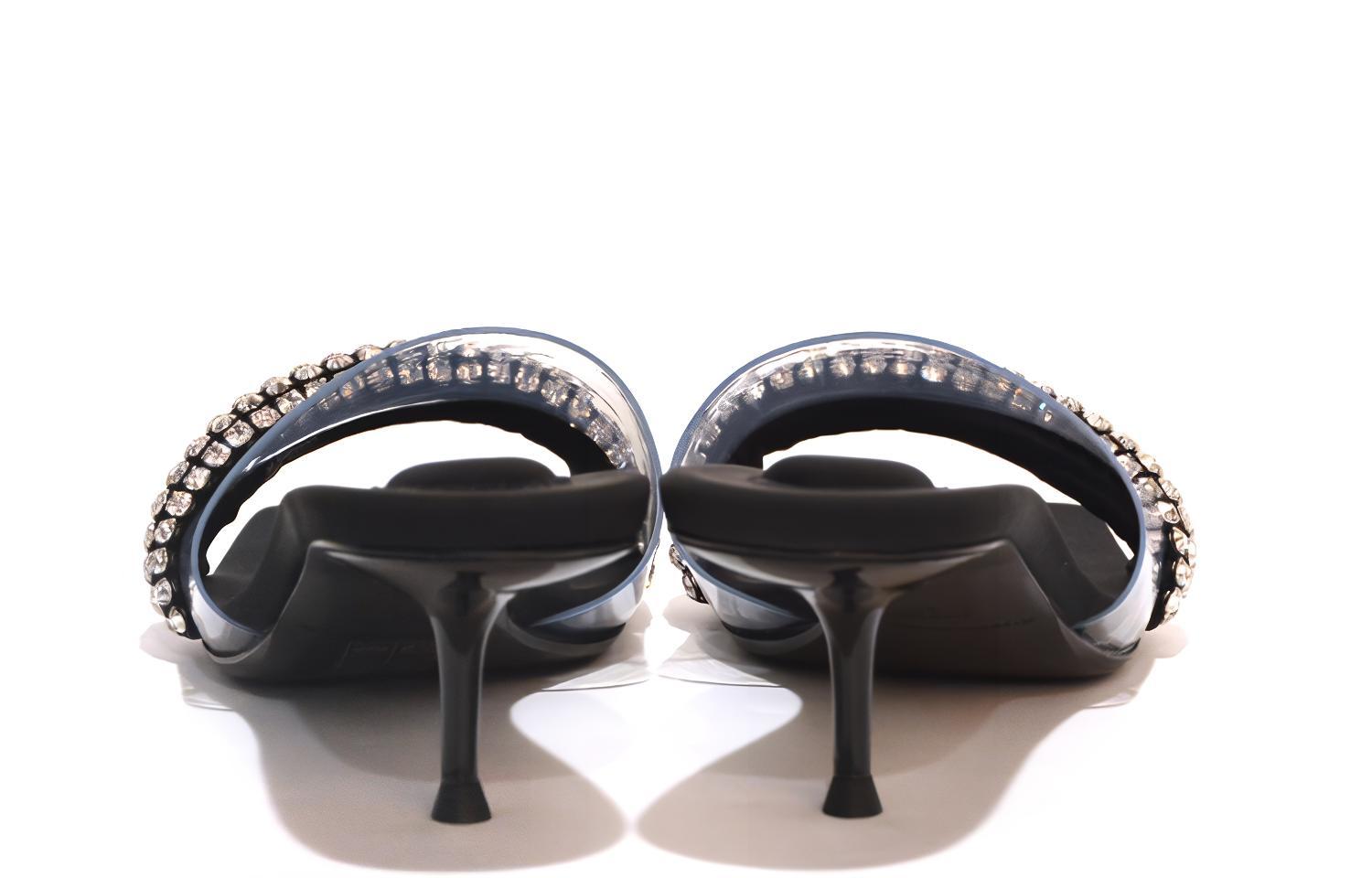 Lookbook (W) 亚历山大·王铆钉高跟凉鞋“黑色时尚” 30421S001-001