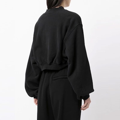 (W) 알렉산더 왕 V넥 로고 자수 크롭 스웨트셔츠 블랙 1CC4211507-001 Shop (W) 알렉산더 왕 V넥 로고 자수 크롭 스웨트셔츠 블랙 1CC4211507-001