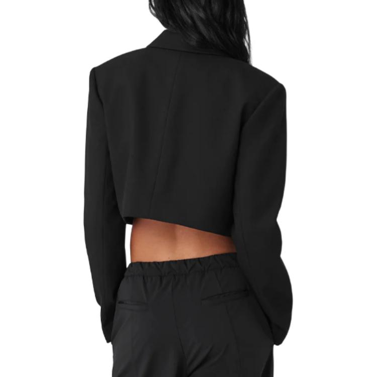 Lookbook (W) Alo Yoga 黑色短款单扣长袖西装外套。 W4600R