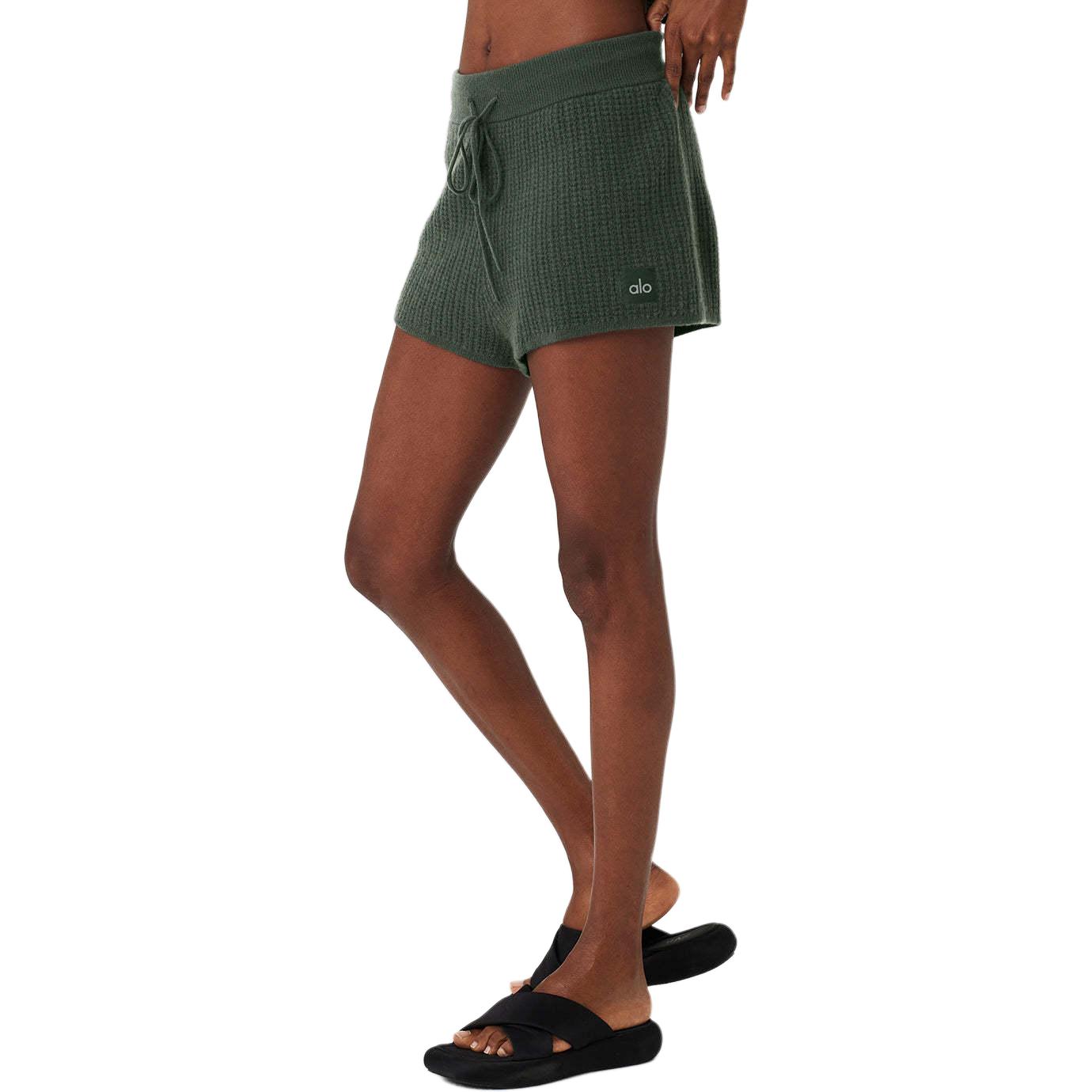 Lookbook (W) Alo Yoga 羊绒宽松透气休闲短裤 瓦楞布设计。 W6342R