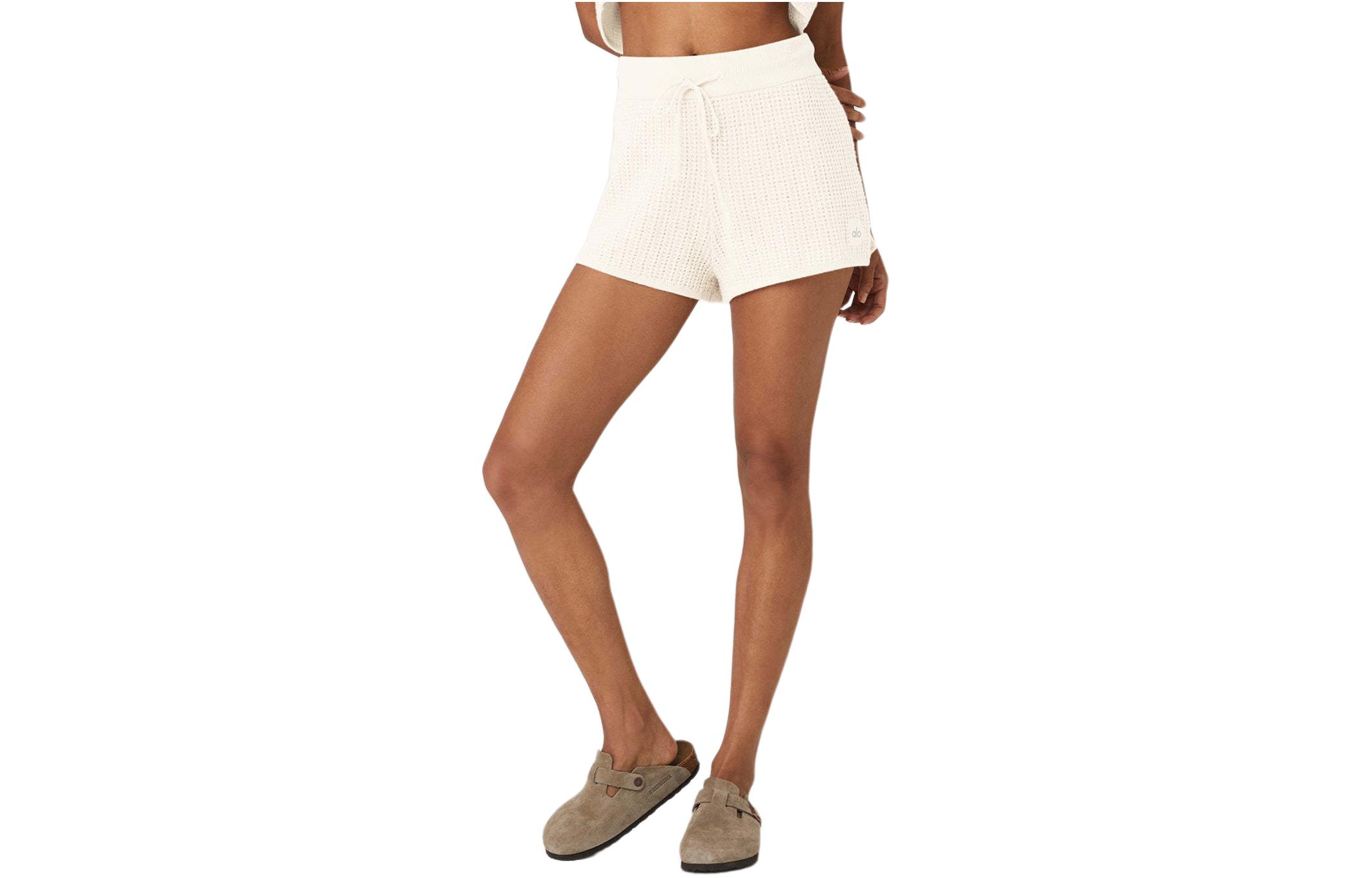 Sizing (W) Alo Yoga 羊绒宽松透气休闲短裤 瓦楞布设计。 W6342R