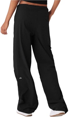 (W) ALO Yoga 宽松低腰纯色工装裤 W51433R Lookbook (W) ALO Yoga 宽松低腰纯色工装裤 W51433R