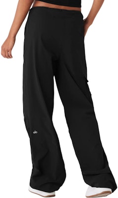 (W) Alo Yoga 纯色低腰直筒伞兵风工装裤 W51315R Lookbook (W) Alo Yoga 纯色低腰直筒伞兵风工装裤 W51315R