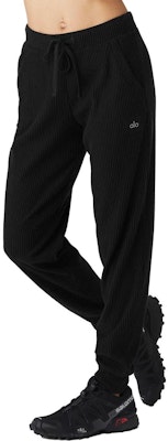 (W) Alo Yoga Muse纯色修身运动裤小脚休闲裤。 W5784R Shop (W) Alo Yoga Muse纯色修身运动裤小脚休闲裤。 W5784R