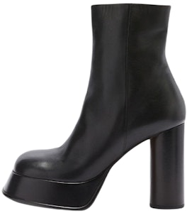 (W) AMBUSH But Pendek 'Hitam' BWIE005S22LEA0011000 Buy (W) AMBUSH But Pendek 'Hitam' BWIE005S22LEA0011000