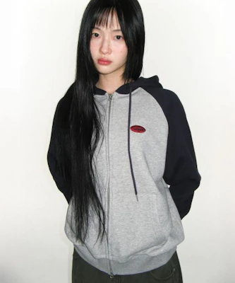 (Women) AMES WORLDWIDE Circle Logo Navy Raglan Zip-Up Hoodie AM2GSUM485ANV Cheap (Women) AMES WORLDWIDE Circle Logo Navy Raglan Zip-Up Hoodie AM2GSUM485ANV