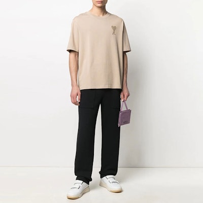 (W) AMI PARIS 米色心形Logo刺繡寬鬆版圓領T恤。 A21HJ128726-250 Lookbook (W) AMI PARIS 米色心形Logo刺繡寬鬆版圓領T恤。 A21HJ128726-250