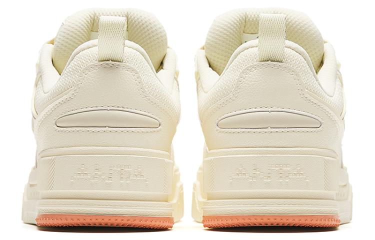 Shop 安踏 微糖面包鞋 舒適休閒 耐磨 低幫 板鞋 女款 米色