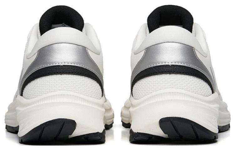 Shop Anta安踏 AT952 防滑耐磨 低筒 運動休閒鞋 女款 象牙白