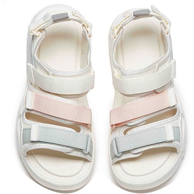 (W) 安踏宝大"白色棕色绿色魔术贴沙滩凉鞋" 922226963-3 Lookbook (W) 安踏宝大"白色棕色绿色魔术贴沙滩凉鞋" 922226963-3