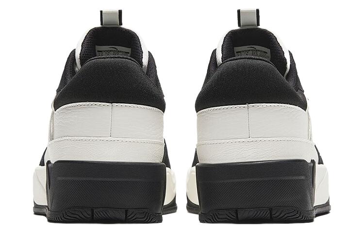 Lookbook (W) 안타 C37 로우 '블랙 화이트' (깔끔한 흑백 스타일) 922338003-3