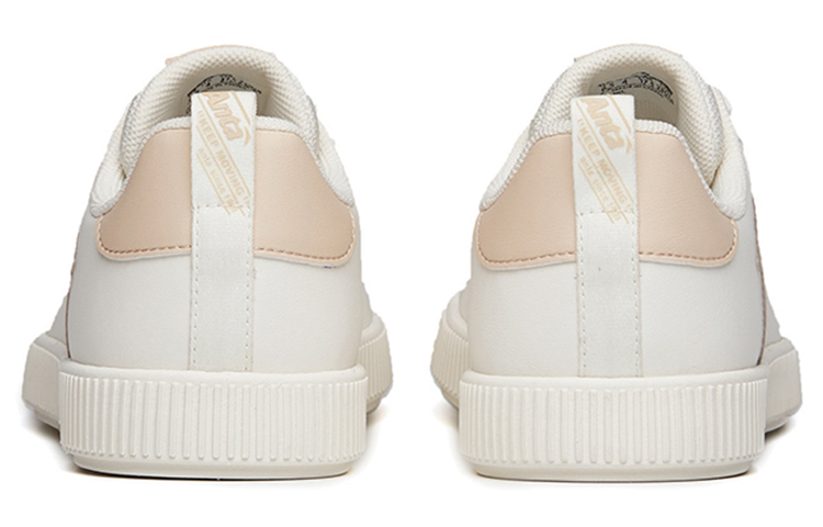 Shop (Women) Anta Casual Low-Top 'White' 122218063-4