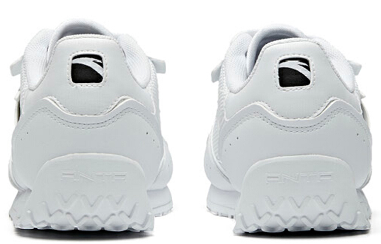 Shop (W) Anta Casual Running ''Bianco Anta'' 922018865-2