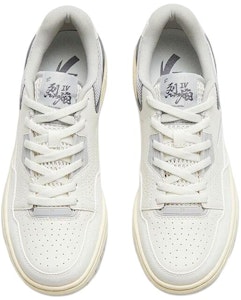 Anta安踏 烈焰4.0 防滑耐磨 低筒 板鞋 女款 白灰 Lookbook Anta安踏 烈焰4.0 防滑耐磨 低筒 板鞋 女款 白灰