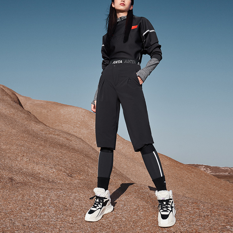 Shop (W) 安踏 Highlight 系列黑色套頭圓領運動衫 162210728-1