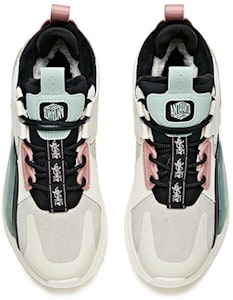 (W) 安踏休闲系列低帮灰白粉 122048984-4 Lookbook (W) 安踏休闲系列低帮灰白粉 122048984-4