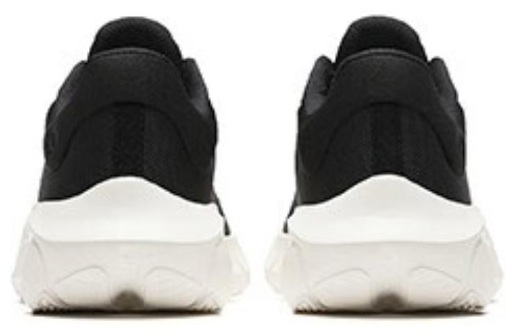 Shop (Women) Anta Lightweight Trainer Low 'Black White' 922347792-1