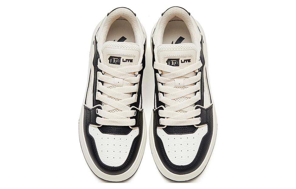 Lookbook (W) 安踏低帮鞋 '黑白灰' 122338071-2