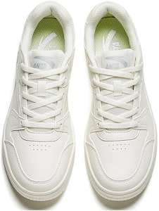 安踏 小靈感 防滑輕便 低幫 板鞋 女款 白色 Lookbook 安踏 小靈感 防滑輕便 低幫 板鞋 女款 白色