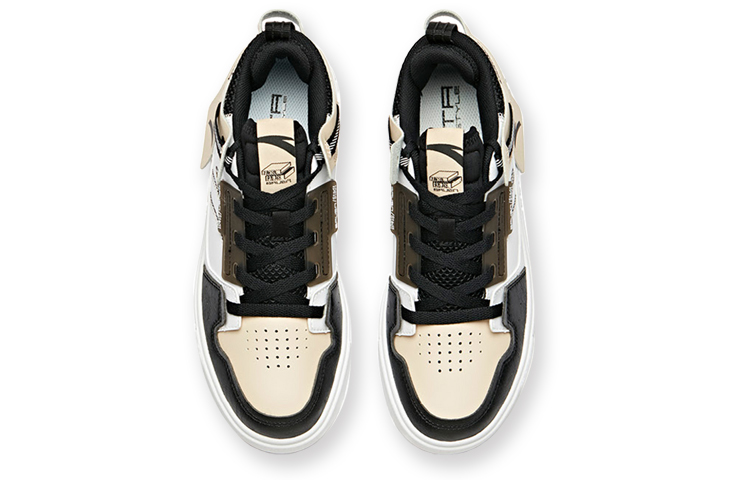 Shop (Women) Anta Low-Top Casual 'Black White' 92948063-6