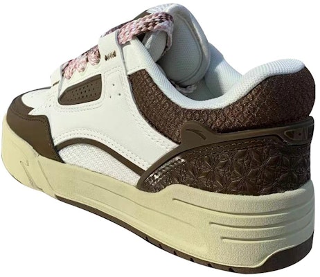 (W) Sneaker Anta Low-Top 'Putih Gading/Coklat Tua' 122338040S-5 Lookbook (W) Sneaker Anta Low-Top 'Putih Gading/Coklat Tua' 122338040S-5