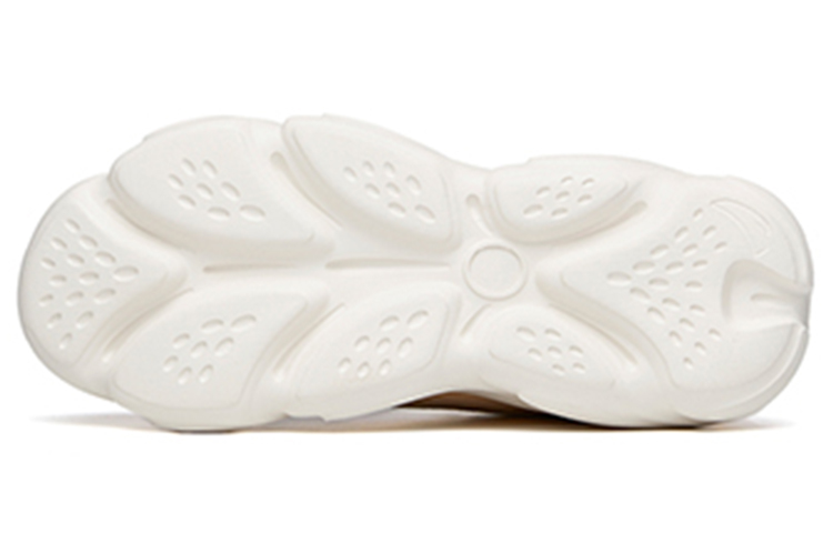 Shop (W) Anta Low Dad Sneaker ''Meow Claw Haferflockenweiß'' 922048894-10