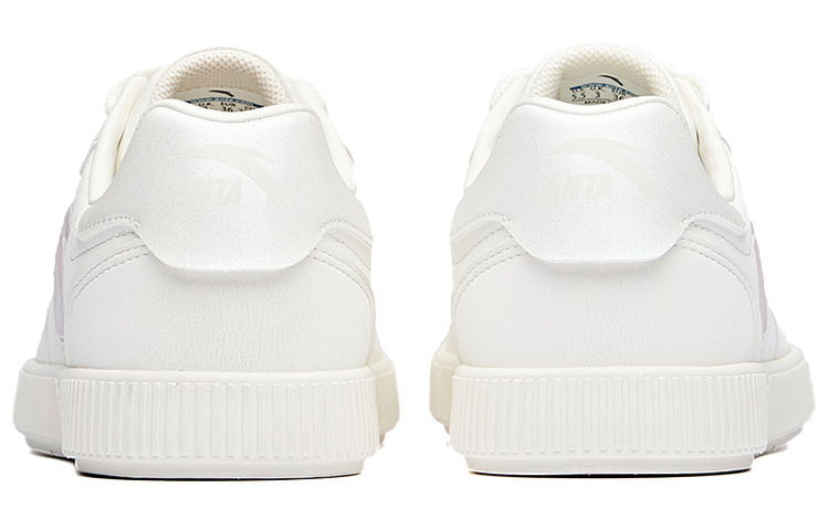 Shop (Women) Anta Low-Top 'White' 122118061-2