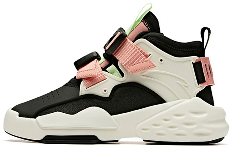 (Women) Anta Low Top Board Shoes 'Hei Bai Fen' 12948080-1