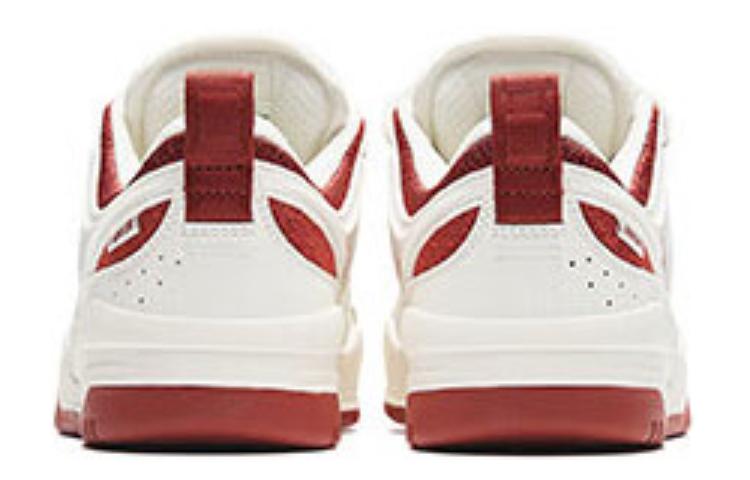 Shop 安踏海鹽潮流麵包鞋防滑減震低幫板鞋女款白紅色