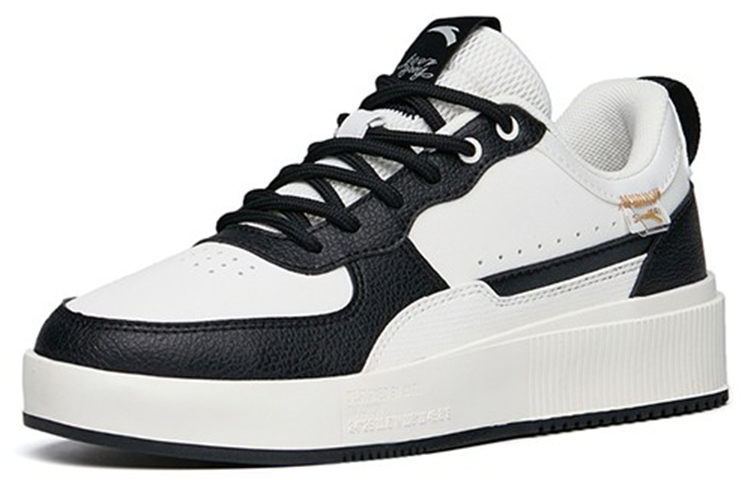 Lookbook (W) Anta Skate Warna Susu 'Putih Hitam' 922228012-5