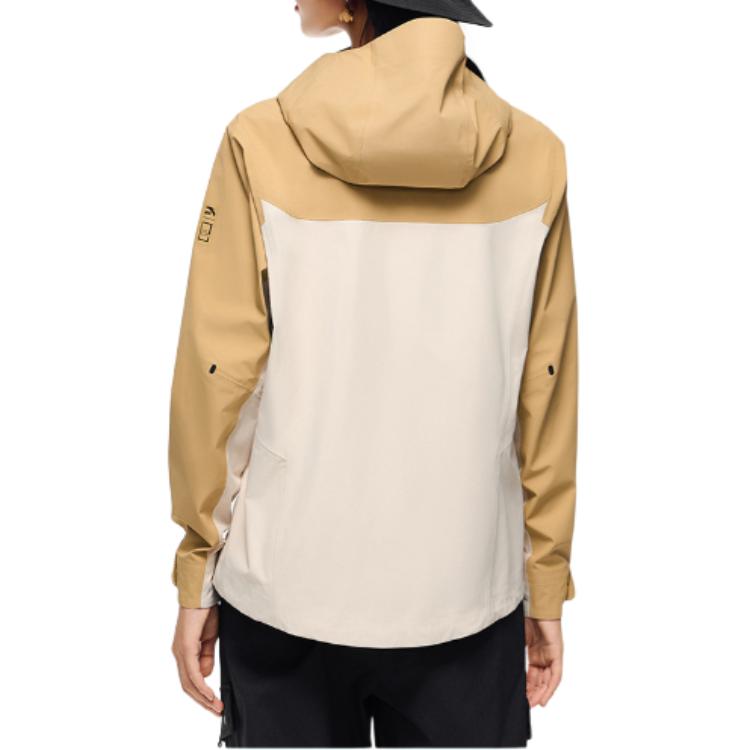 Lookbook (W) 安踏户外风暴壳防水防风透气夹克 米色/棕色 162446601-1