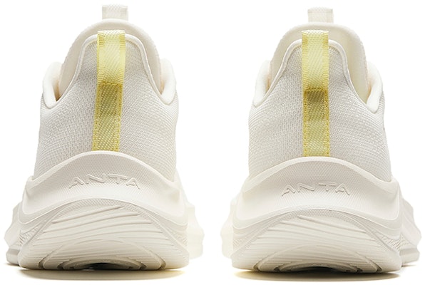 Anta安踏 輕量舒適 緩震耐磨 低筒 跑步鞋 女款 米色 Shop Anta安踏 輕量舒適 緩震耐磨 低筒 跑步鞋 女款 米色