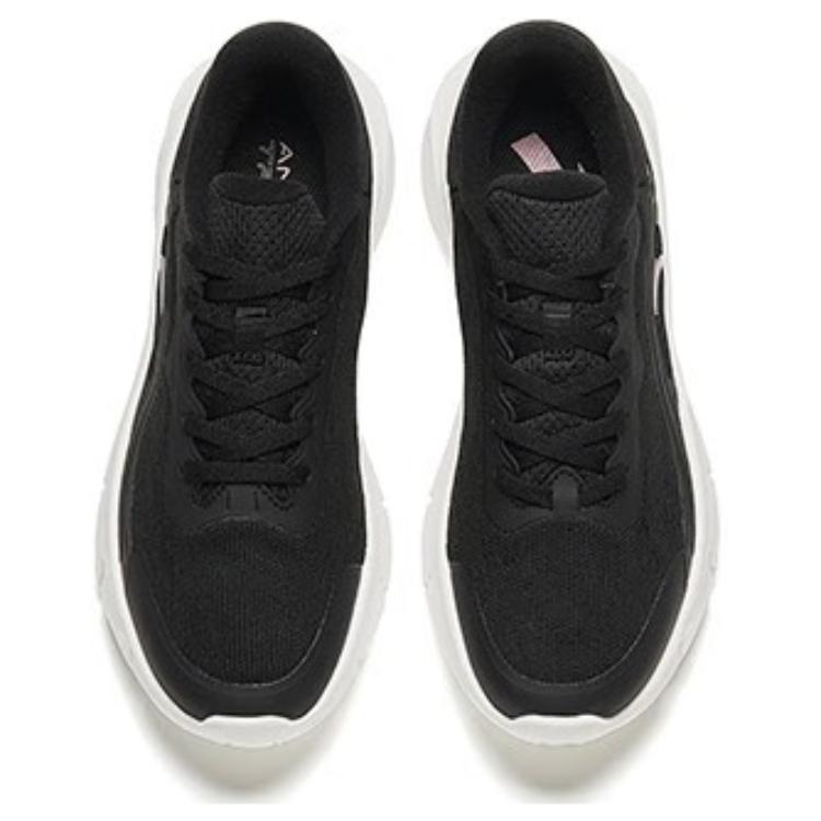 Lookbook 安踏 舒適防滑耐磨低幫跑步鞋 女款 黑色