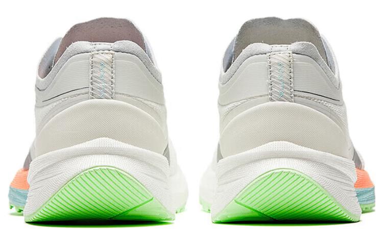 Lookbook (W) Zapatillas Anta para Correr 'Blanco Plateado Verde' 922345585-1