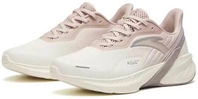 Anta安踏 毒刺4 減震防滑耐磨 低筒 跑步鞋 女款 白粉 Lookbook Anta安踏 毒刺4 減震防滑耐磨 低筒 跑步鞋 女款 白粉