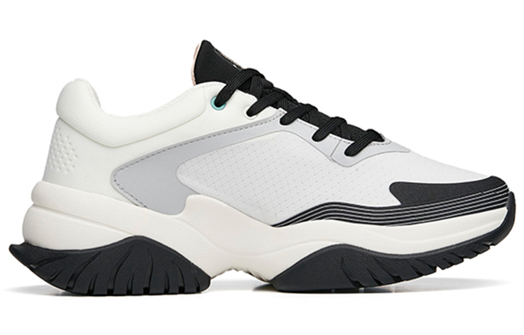 Order Anta安踏 綜訓系列 輕便透氣訓練鞋 女款 白黑