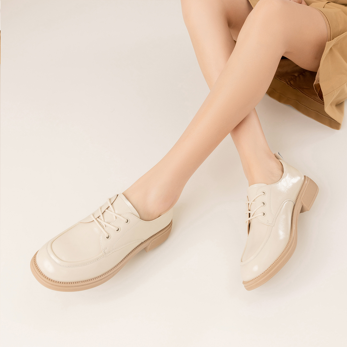 Sizing (W) 아오캉 베이지 라운드토 레이스업 슈즈 1224414012