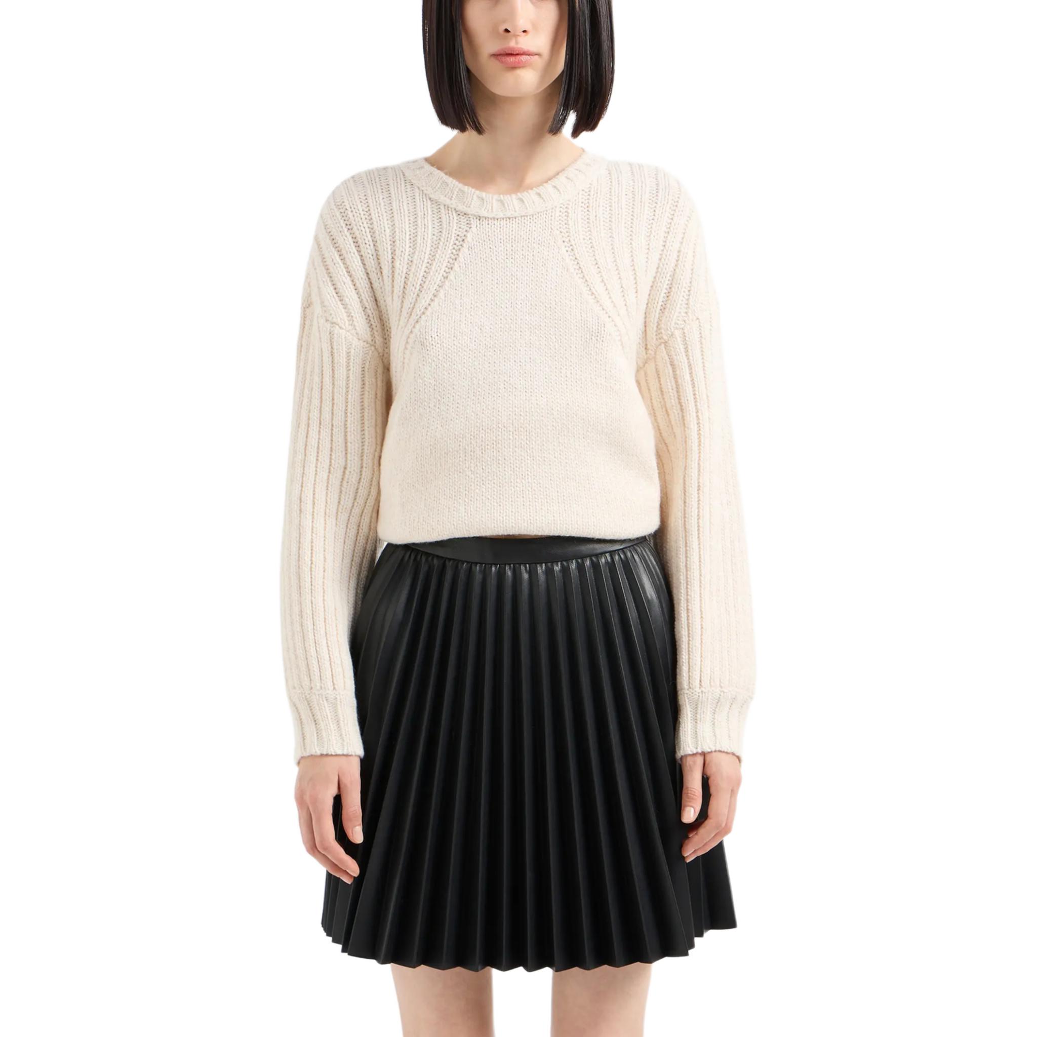 Lookbook (W) Falda Casual Negra Plisada Armani Exchange SS24 con Acabado Brillante. 6DYN24-YNNNZ-1200