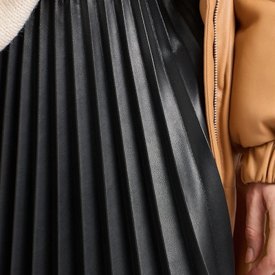 (W) Falda Casual Negra Plisada Armani Exchange SS24 con Acabado Brillante. 6DYN24-YNNNZ-1200 Details for (W) Falda Casual Negra Plisada Armani Exchange SS24 con Acabado Brillante. 6DYN24-YNNNZ-1200