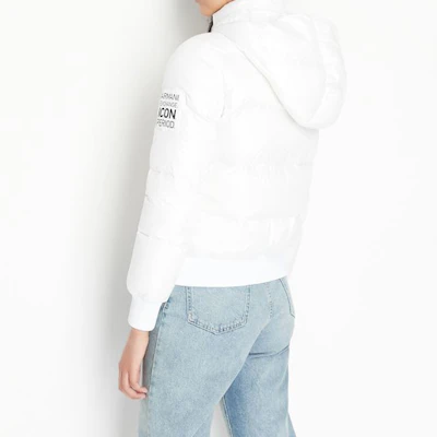 (W) ARMANI EXCHANGE AE FW22 Jaket Putih Solid dengan Cetakan Huruf 8NYB40-YNYNZ-11100 Purchase (W) ARMANI EXCHANGE AE FW22 Jaket Putih Solid dengan Cetakan Huruf 8NYB40-YNYNZ-11100