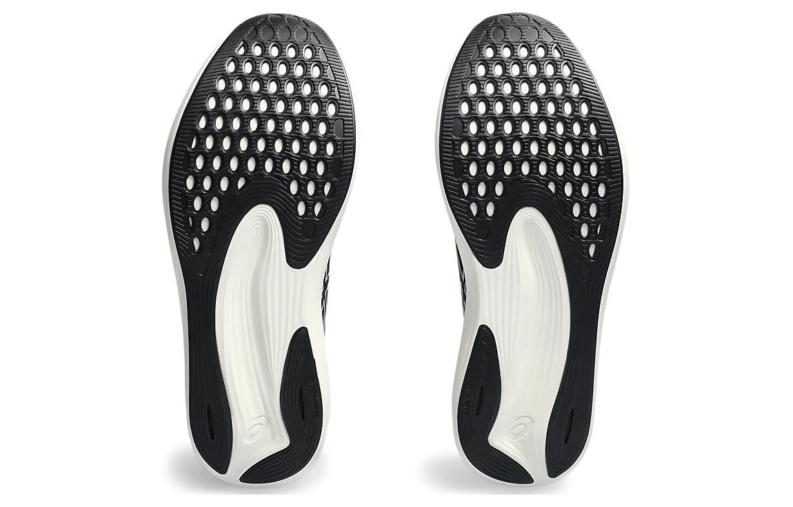 Shop 亞瑟士 耐磨輕便 低幫 跑步鞋 女款 黑白